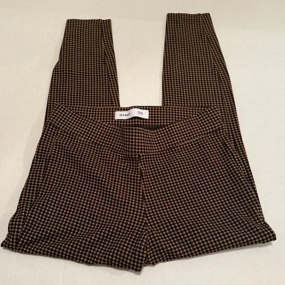 Old Navy High-Waisted Stevie Houndstooth Printed Ponte-Knit Pants - Picture 6 of 10